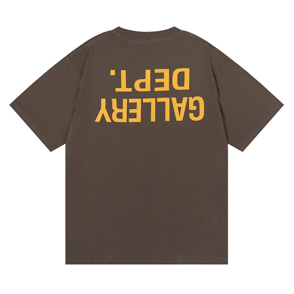 No. 6012, batch 96, Gallery dept inverted logo short-sleeved T-shirt. Selected 230g 32-count smooth double yarn fabric, fine workmanship and excellent quality! The fit is loose and super comfortable to wear, and the size is 2 sizes larger than the normal domestic size.  Color: Brown Black Size: S M L